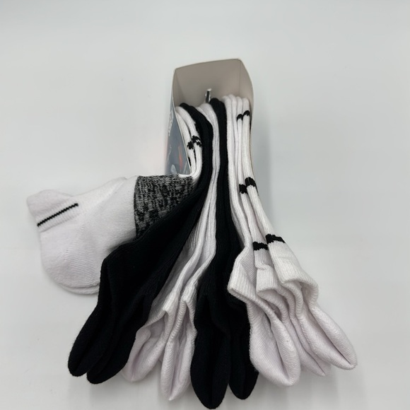 NWT Hanes Ultimate Originals Women’s Heel Shield Socks
Size: 5–9 Pack of 6 pairs - Picture 4 of 8